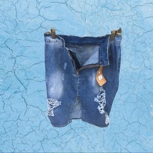 Destroyed Distressed Dark Wash Denim Skirt Size LG (40) women’s Top Trends